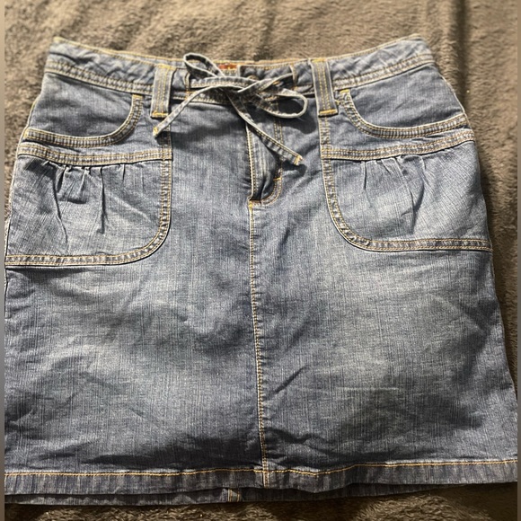 Low Waist Jean Skirt/Shorts - Picture 2 of 4